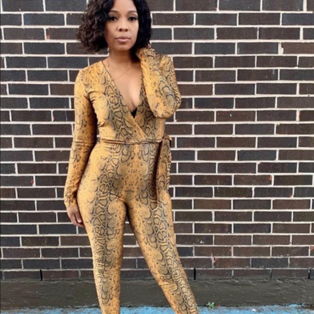 jumpsuit Bundle size MEDIUM